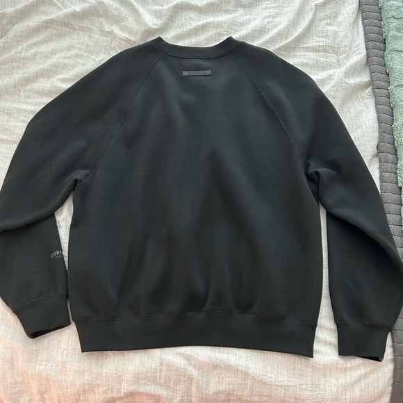 Essential Pullover Black Crewneck - Picture 3 of 5